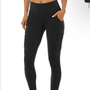 High waisted cargo leggings- Alo Yoga